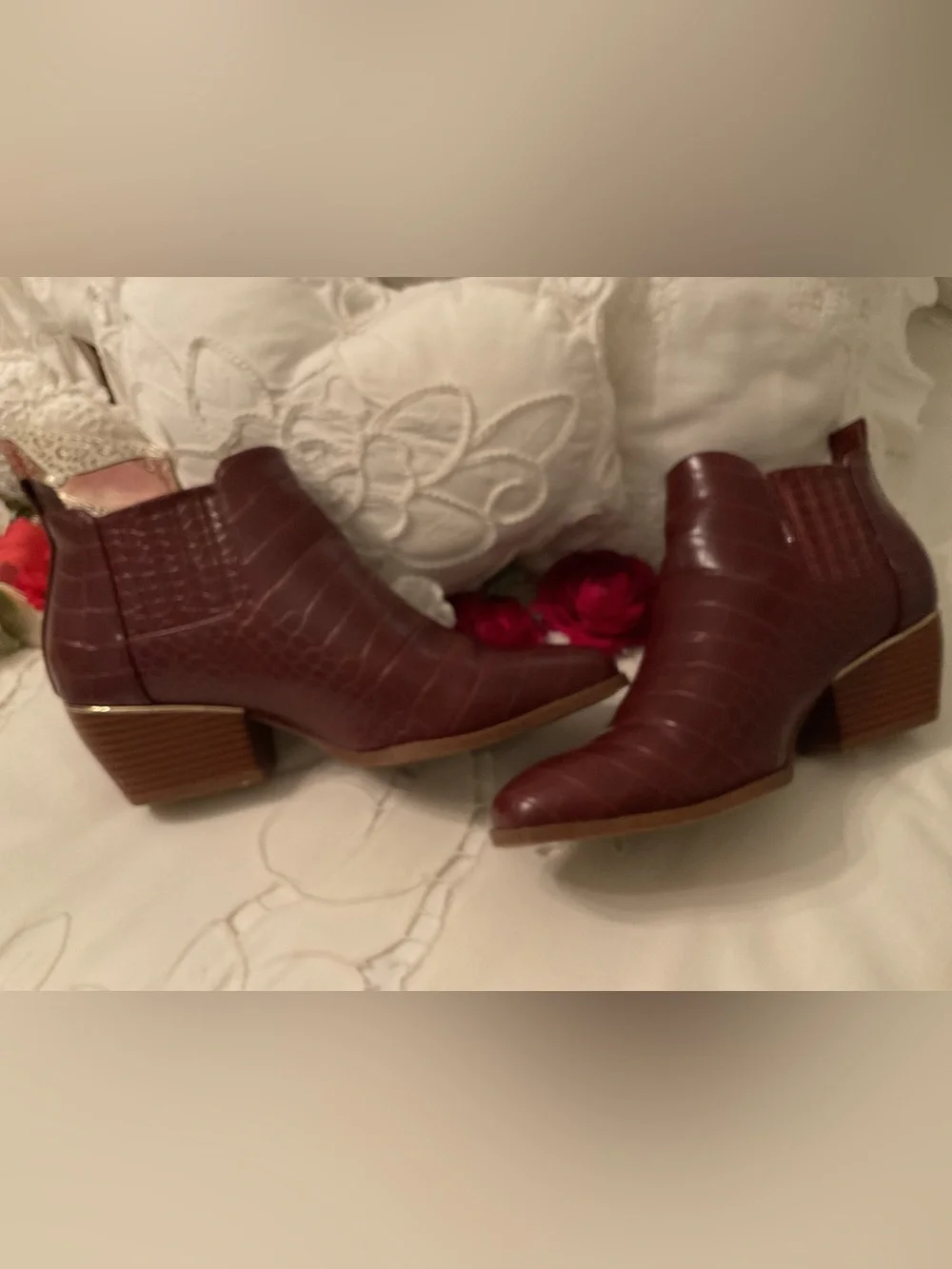 “NEW DIRECTIONS” BURGENDY RED CROC EMBOSSED FAUX LEATHER ANKLE BOOTS, SIZE 7.5
